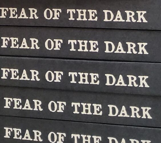 LIBRO “ FEAR OF THE DARK”